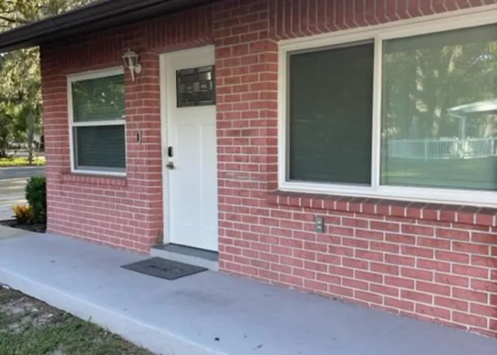 Walk Everywhere! 1-Bedroom Gem In Downtown Hub